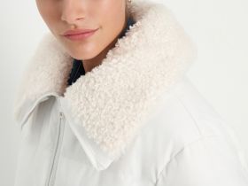 Пуховик с опушкой и воротником-стойкой