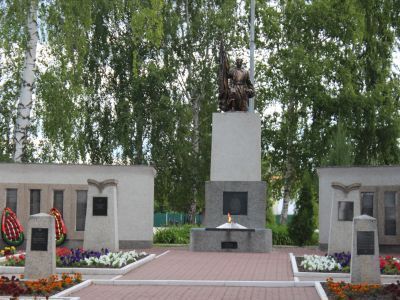 Братская могила советских воинов, погибших в боях с фашистскими захватчиками в 1943 году