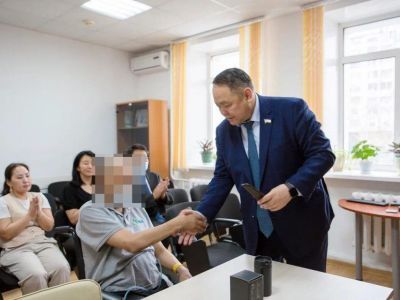 Альберт Семёнов посетил в больнице раненого участника СВО