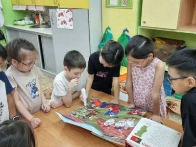 «Селигдар» передал специальные книги для слабовидящих детей в Якутске