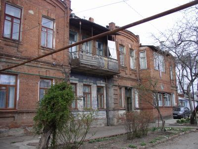 Памятное место, где в 1920 - 1965 годы жили ученые-изобретатели С.Д. и В.Х. Кирлиан