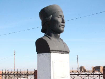 Бюст Ээлян Овла