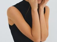 Вязаное платье в рубчик с воротником-стойкой, Черный