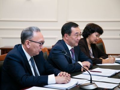 Айсен Николаев и Иннокентий Алафинов обсудили развитие транспортной инфраструктуры Якутии