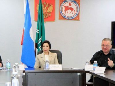 В преддверии Дня местного самоуправления учащиеся айхальских школ посетили администрацию поселка