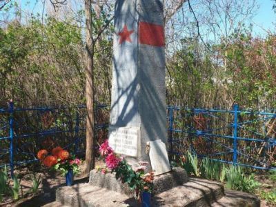 Надгробие над братским захоронением советских воинов, погибших при освобождении Севастополя в апреле – мае 1944 г.