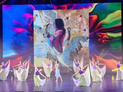 Танцующие полотна: в Якутске показали уникальный перформанс по картинам Миры Аргуновой