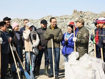 Глава Якутии принял участие в общегородском субботнике