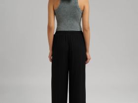 Легкие брюки-палаццо с эластичным поясом