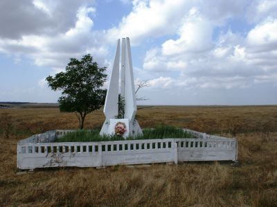 Братская могила советских воинов