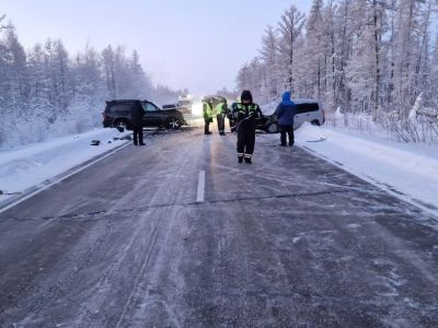 В Вилюйском районе при лобовом столкновении двух автомобилей погиб человек 