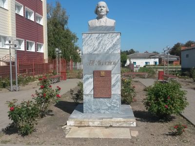 Бюст А.Н. Толстого