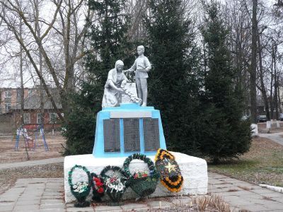 Братская могила 50 советских воинов и партизан, погибших в 1941-1943 гг. при освобождении района от немецко-фашистских захватчиков.