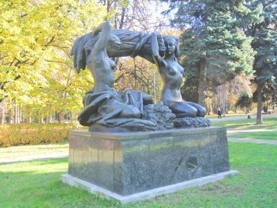 Скульптурная композиция "Хлеб", 1963 г., скульпторы В.И.Мухина, Н.Г.Зеленская, А.М.Сергеев, архитектор И.Е.Рожин