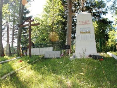 Воинское кладбище, где похоронены воины Советской Армии, погибшие в период Великой Отечественной войны 1941-1945 гг.