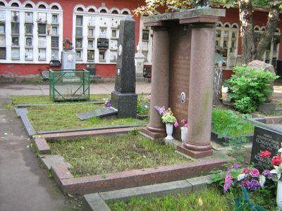 Могила - Данилов Степан Павлович (1909-1945), генерал-майор авиации, Герой Советского Союза