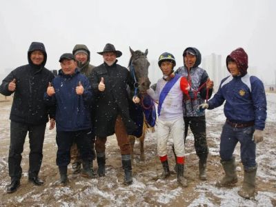Конь из Якутска выиграл скачки на призы председателя правительства Якутии