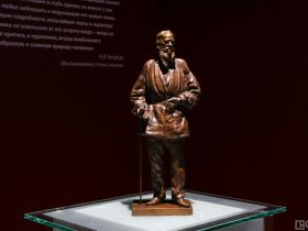 В Якутске открылась выставка «Эволюция образа Толстого: от Ге до Гинцбурга»