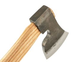 Кованый топор Аника Егерь, сталь ШХ15, рукоять ясень