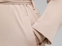 Пуховое пальто с поясом и капюшоном