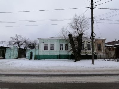 Особняк с воротами