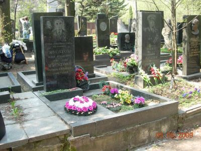 Могила - Мусатов Илья Иванович (1920-1984), Герой Советского Союза