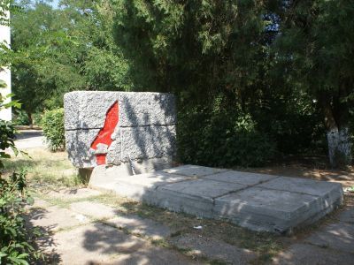 Братская могила советских воинов