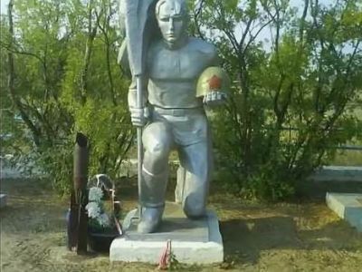 Братская могила советских воинов, погибших в период Сталинградской битвы