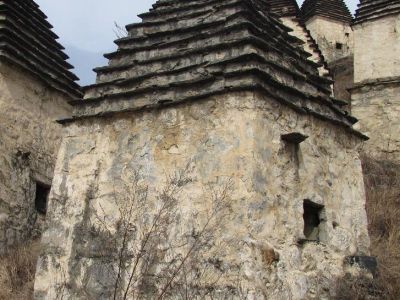 Склеп наземный башенный с пирамидальной ступенчатой кровлей 4