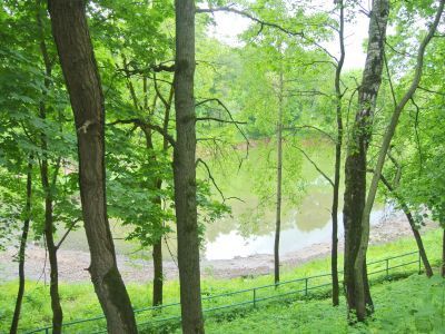 Каскад искусственных прудов с прилегающей территорией