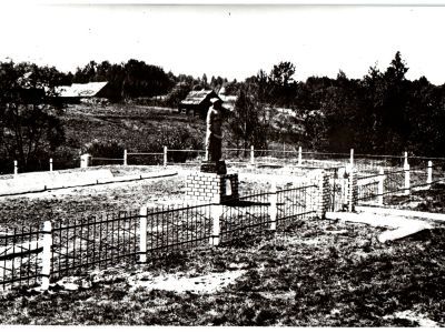 Братская могила советских воинов, погибших в боях с фашистами