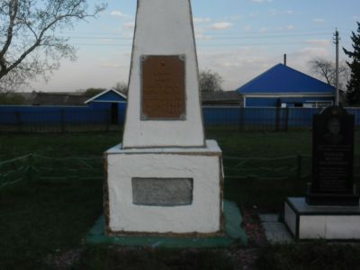 Мемориальная доска Яркину Ивану Филипповичу, Герою Советского Союза, погибшему в годы ВОВ