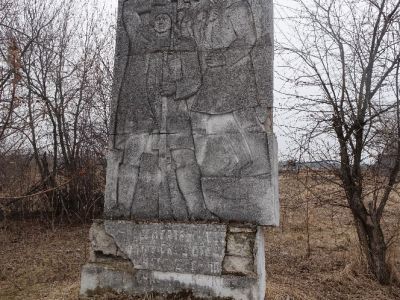 Братская могила восьми партизан, расстрелянных колчаковцами в апреле 1919 года