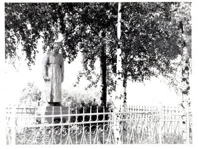 Братское кладбище советских воинов, погибших в боях с фашистами