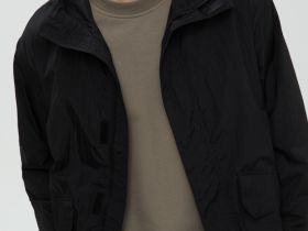 Ветровка с капюшоном свободного силуэта