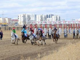 Рекорд Победы: жеребец Аксель обновил достижение Якутии на открытии сезона-2026
