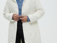 Утепленное пальто А-силуэта с капюшоном