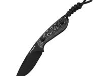 Туристический нож Kizer Buddy DLC сталь M390, рукоять White Storm FatCarbon