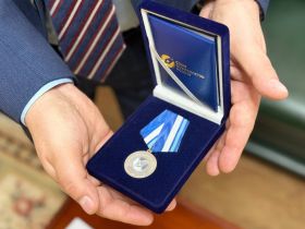 СЖР отметил Сергея Ситникова нагрудным знаком «За поддержку прессы»