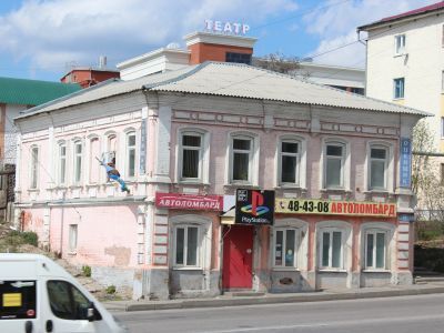 Дом с магазином