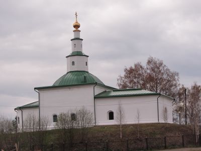 Здание бывшей каменной церкви в с. Усть-Вымь