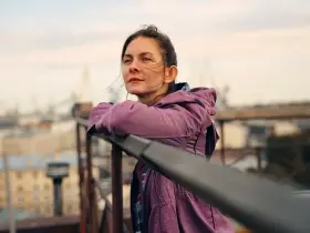 Якутяне смогут увидеть премьеру сериала «Она такая классная» в онлайн-кинотеатре KION от МТС