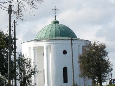 Ахтырская церковь с живописью в интерьере