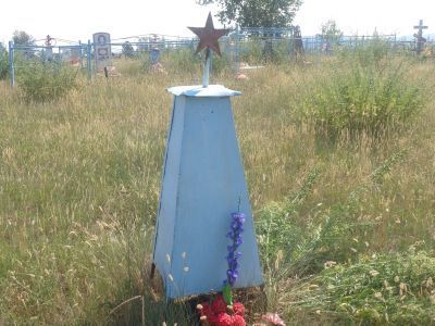 Могила Куклина И.С. - председателя коммуны села Ара-Киреть, зверски убитого в 1930 г. во время кулацкого мятежа