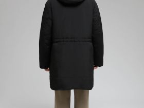 Утепленное пальто с утяжниками на талии