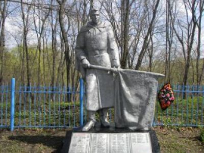 Братская могила с захоронением воинов, павших в период Великой Отечественной войны 1941-1945 гг.