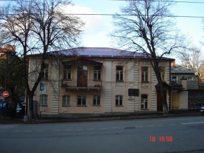 Дом, где в 1901-1902 гг. жил основоположник осетинской литературы Коста Леванович Хетагуров. С 1979 г. - мемориальный дом музей. 1864 г.