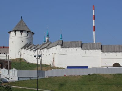 Прясло стены между Дмитровской башней и Консисторской башней