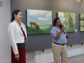 В Якутске открылась выставка Миры Аргуновой «Легенды солнечной Туймаады»