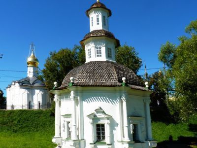 Колодец Преподобного Сергия Радонежского с Пятницкой часовней